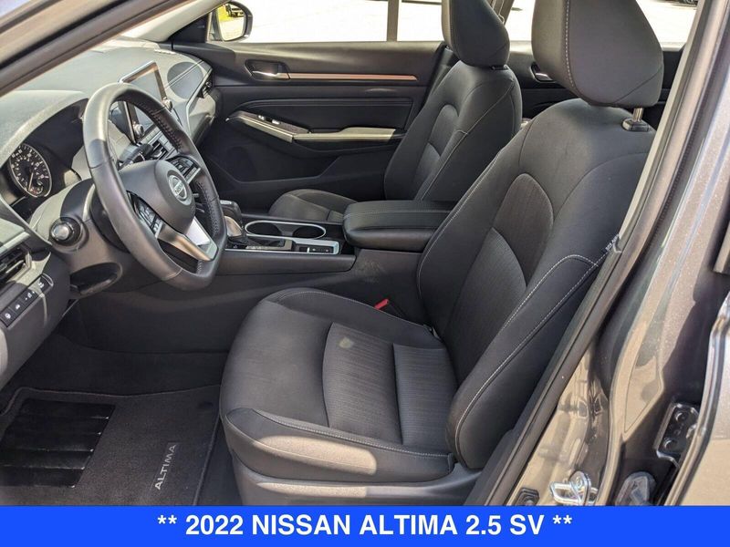 2022 Nissan Altima 2.5 SV photo 9