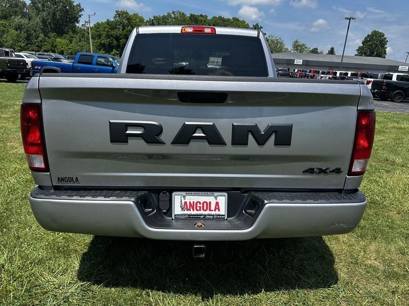 2021 Ram 1500 Classic Big Horn Night Edition photo 4