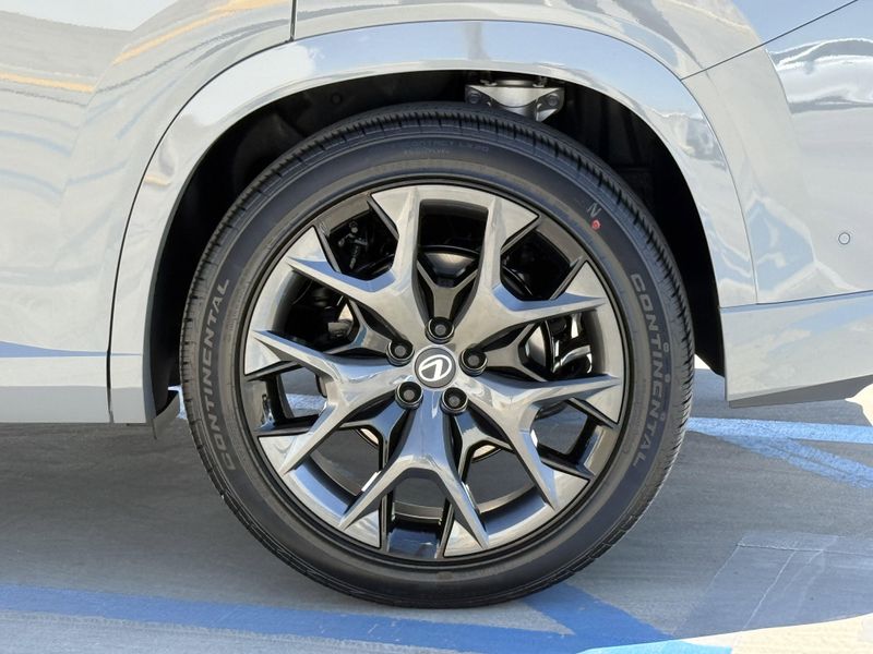 New 2026 Lexus TX 500h F SPORT Performance LuxuryImage 15