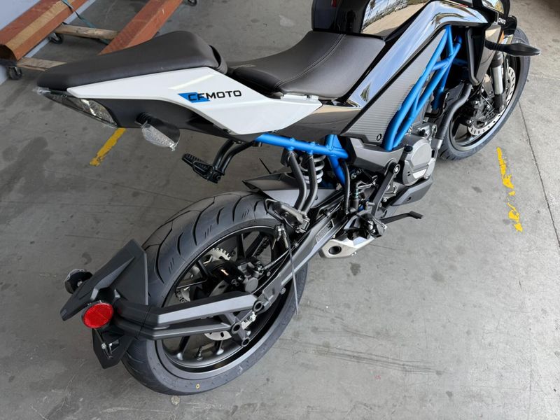 New 2025 CFMOTO 300NK Image 17