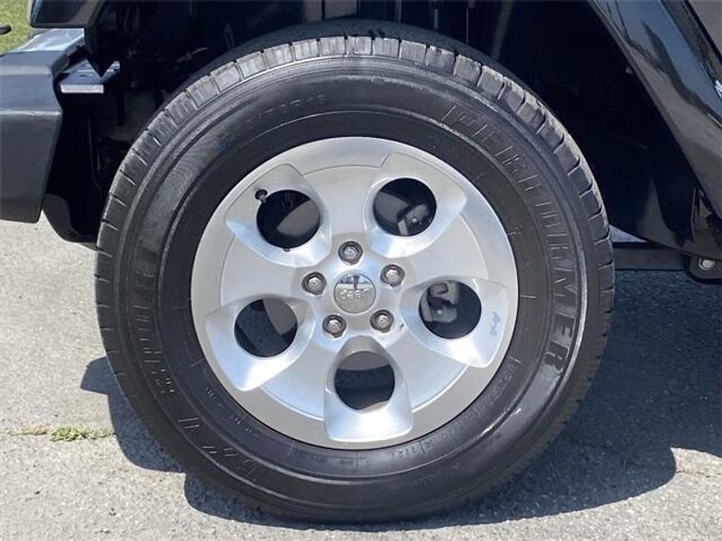 Used 2015 Jeep Wrangler JK SaharaImage 10