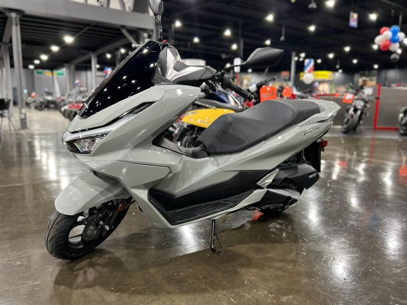 New 2025 Honda PCX ABS Image 6