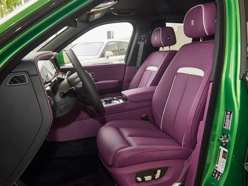 New 2026 Rolls-Royce Cullinan Black BadgeImage 13