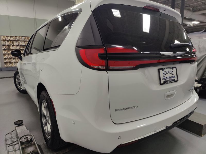 2024 Chrysler Pacifica Limited AWD w/Safety SphereImage 15