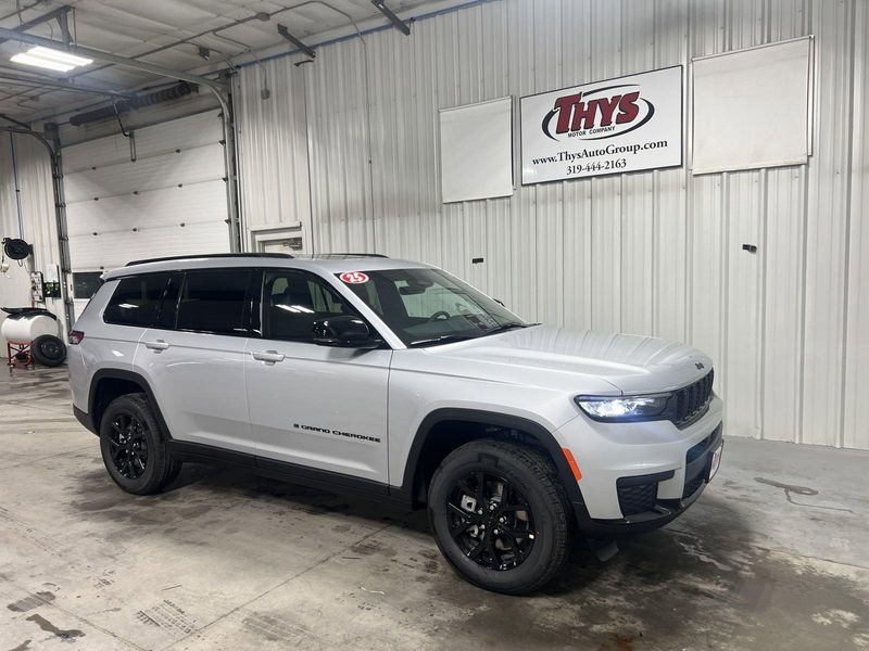 2025 Jeep Grand Cherokee L Altitude X 4x4Image 3