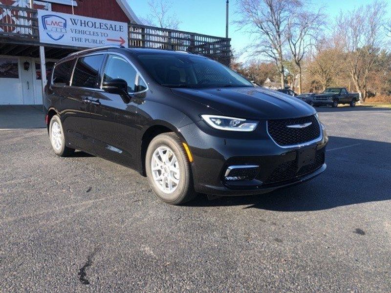 2021 CHRYSLER Pacifica Touring LImage 2