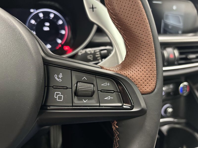 New 2025 Alfa Romeo Stelvio Intensa AwdImage 19