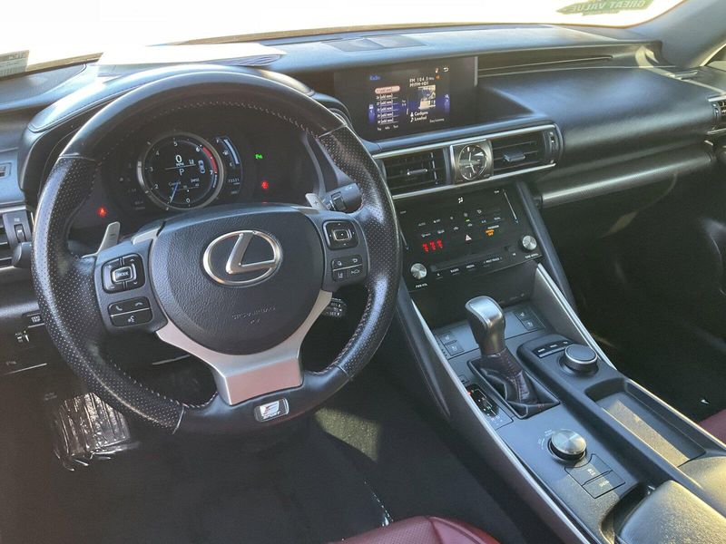 2018 Lexus IS 300Image 28