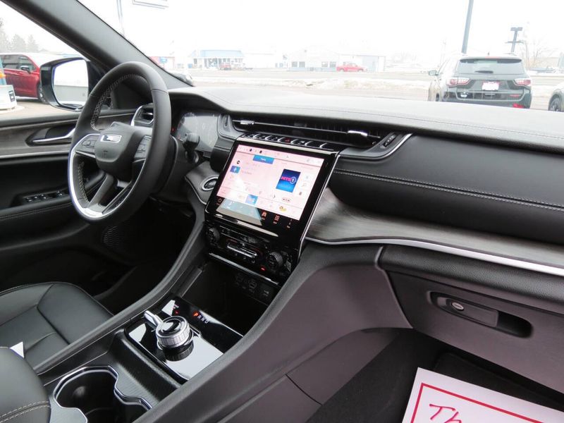 New 2025 Jeep Grand Cherokee Limited 4x4Image 9