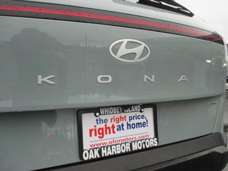 Used 2024 Hyundai Kona SELImage 9