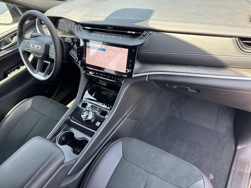 New 2026 Jeep Grand Cherokee L Laredo Altitude 4x2