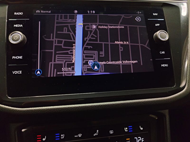 Used 2024 Volkswagen Tiguan AWD SEL R-Line w/Sunroof/NavImage 9