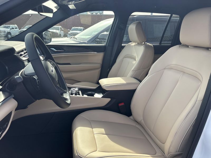 New 2025 Jeep Grand Cherokee Limited 4x4Image 15