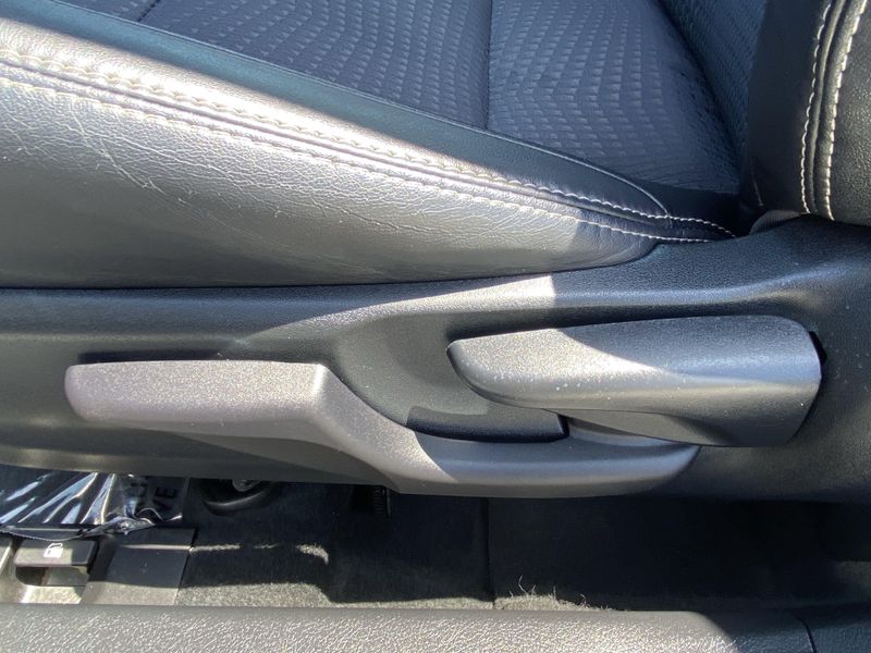 2012 Toyota Camry SEImage 17