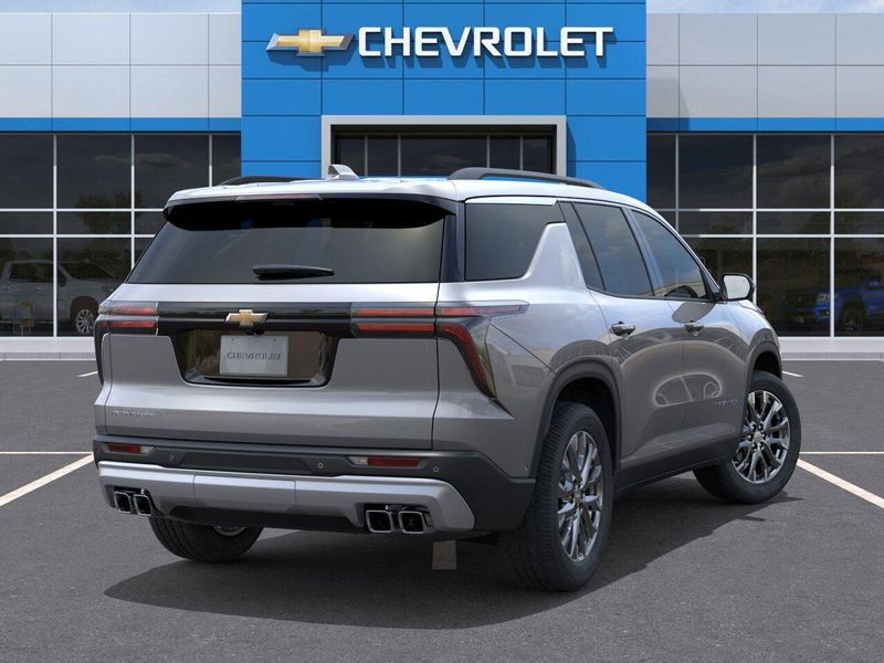 New 2026 Chevrolet Traverse FWD LTImage 4