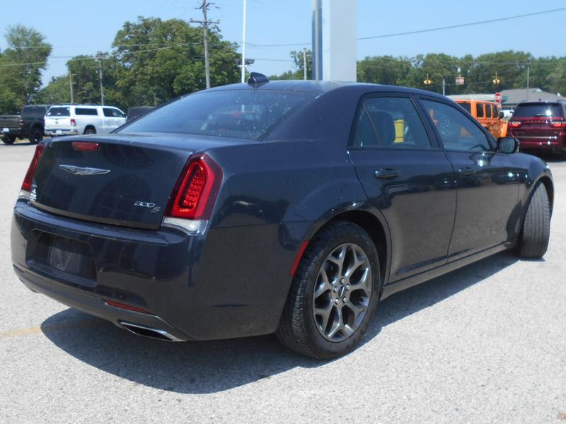 2016 Chrysler 300 SImage 19