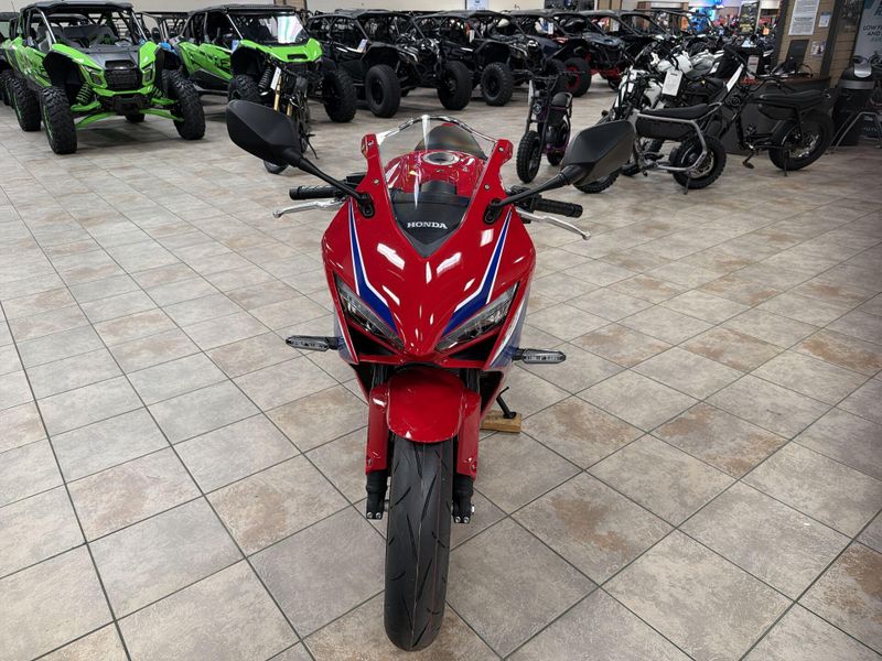 New 2026 Honda CBR650R E-CLUTCH Image 12