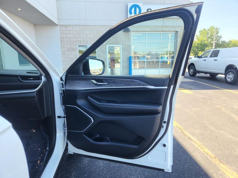 Used 2022 Jeep Grand Cherokee Limited