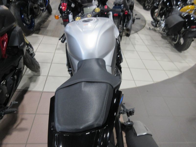 USED 2025 SUZUKI GSX-R1000 Image 14