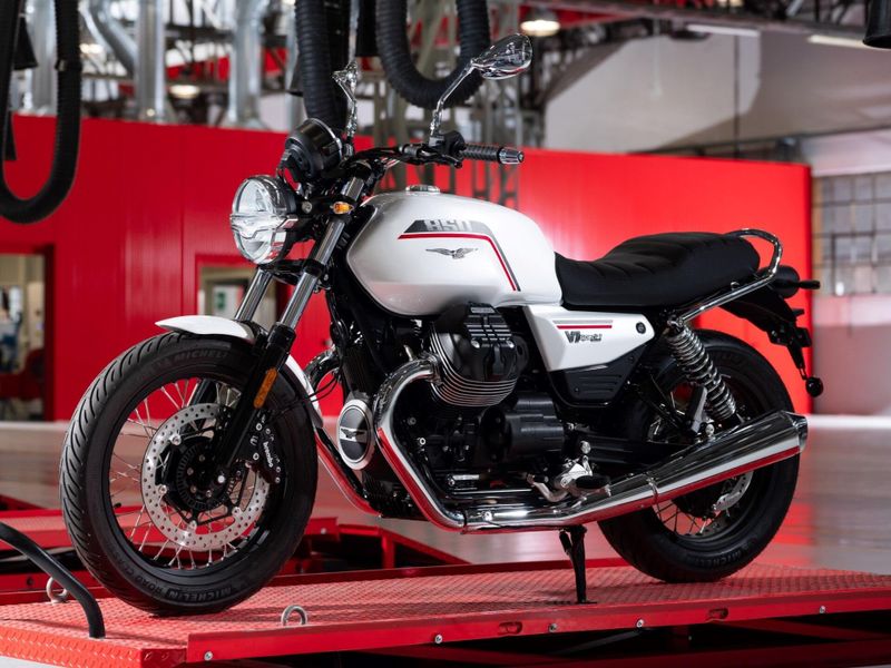 2026 Moto Guzzi V7 Special White V7 Special WhiteImage 1