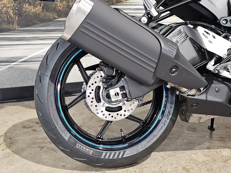 2025 Kawasaki NINJA ZX-6R Image 7