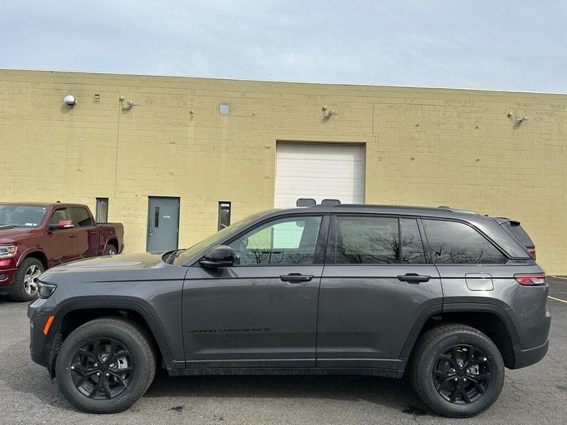 2025 Jeep Grand Cherokee Altitude X 4x4Image 4