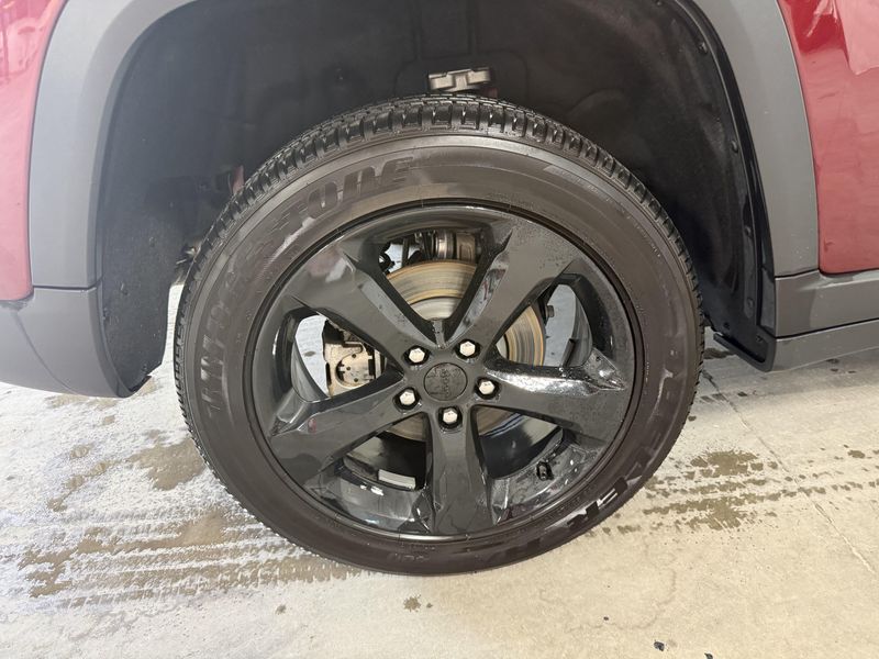 Used 2025 Jeep Grand Cherokee AltitudeImage 7