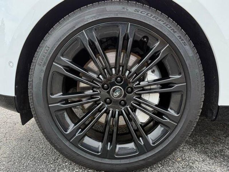 Used 2025 Land Rover Range Rover SE