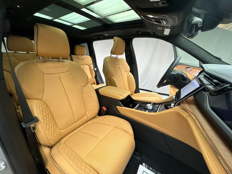 2025 Jeep Grand Cherokee Summit Reserve 4x4Image 23