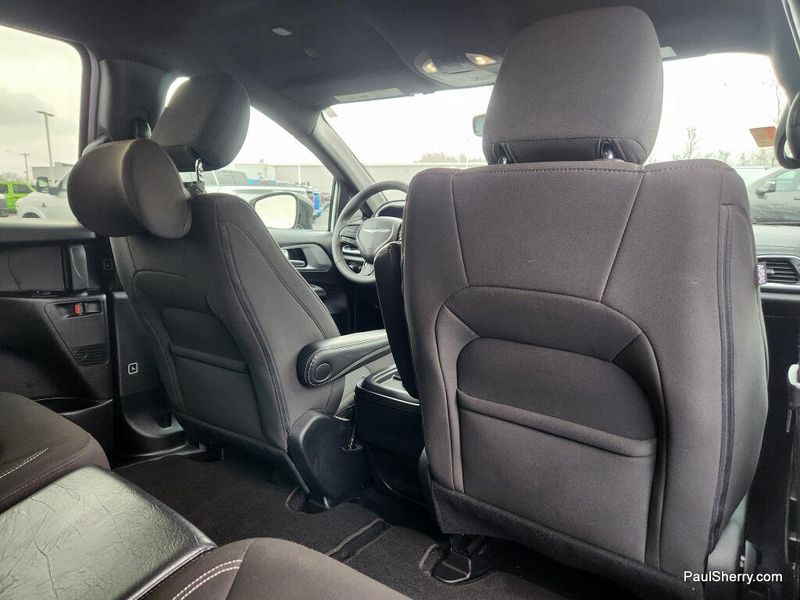 Used 2024 Chrysler Pacifica Touring