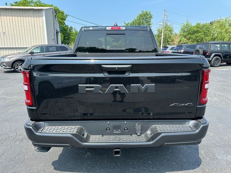 2025 RAM 1500 Tradesman Crew Cab 4x4 5