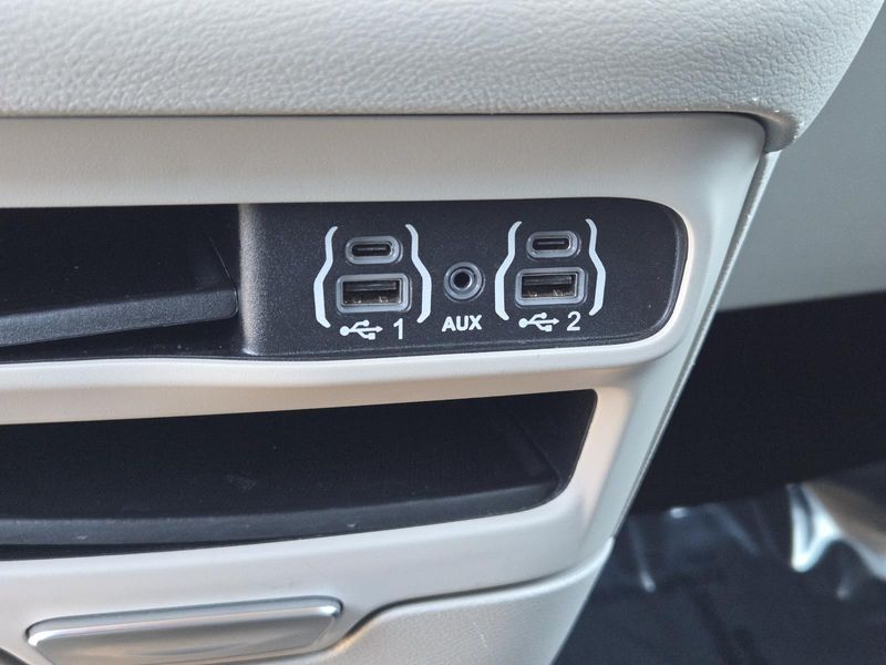 Used 2023 Chrysler Pacifica Touring L FWD