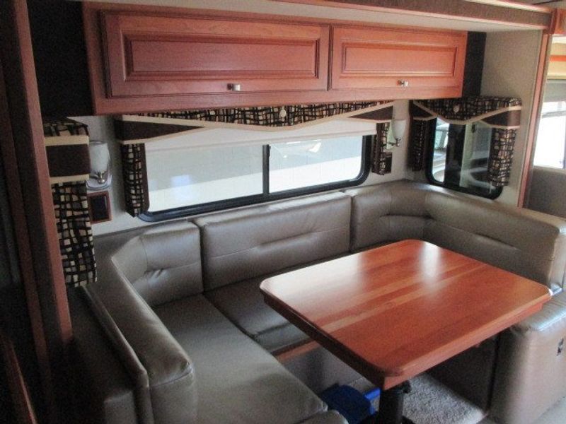 2014 Ford F-53 Motorhome Chassis Image 23