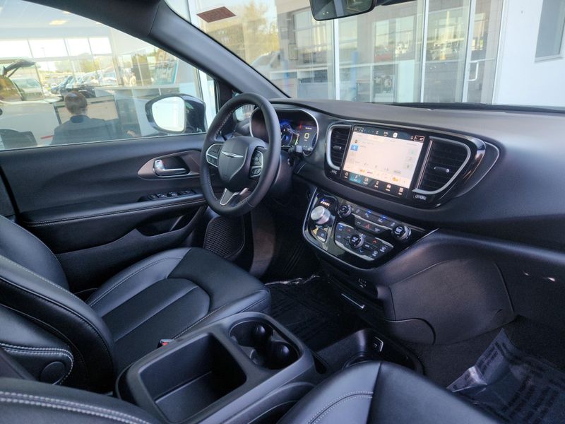 New 2026 Chrysler Voyager Lx
