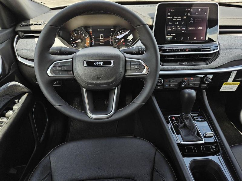 2025 Jeep Compass Latitude 4x4Image 29