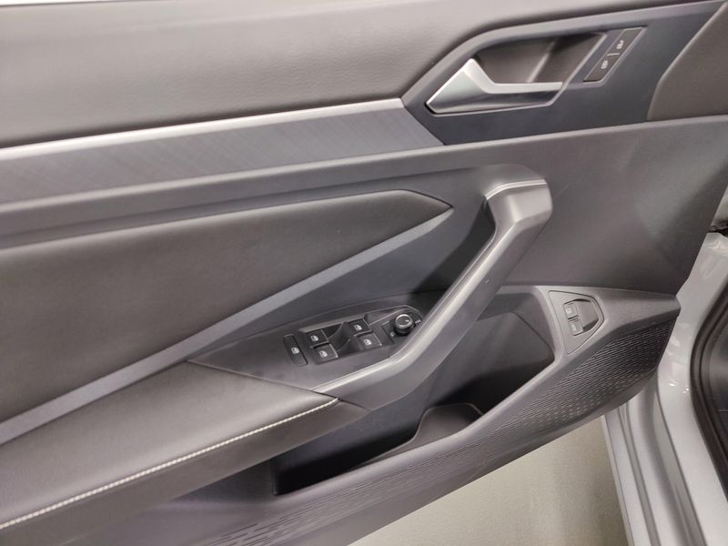 2024 Volkswagen Jetta SE w/Sunroof/Black Wheel PkgImage 26