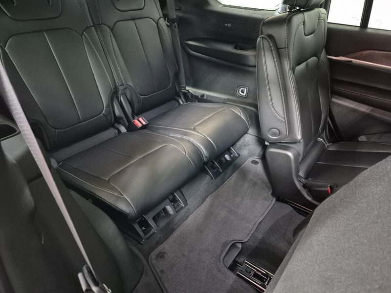 2025 Jeep Grand Cherokee L Limited 4x4Image 10