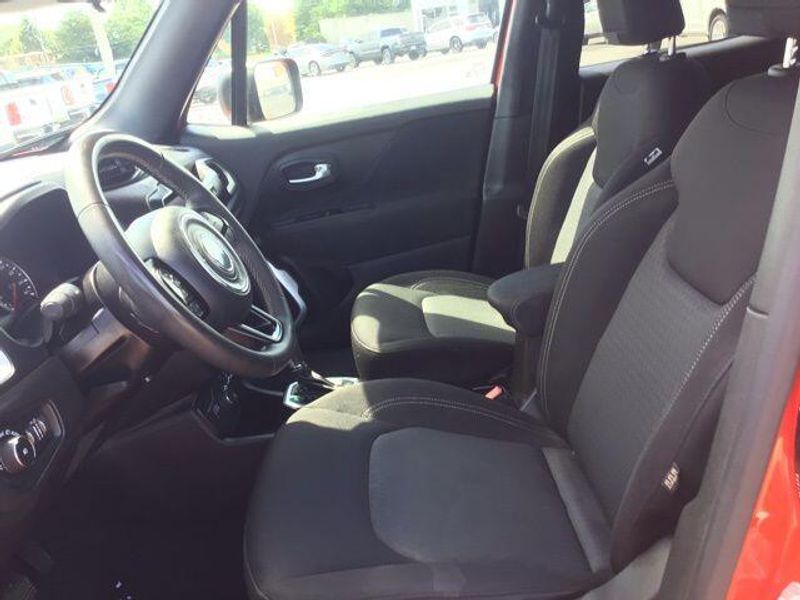 Used 2021 Jeep Renegade LatitudeImage 12