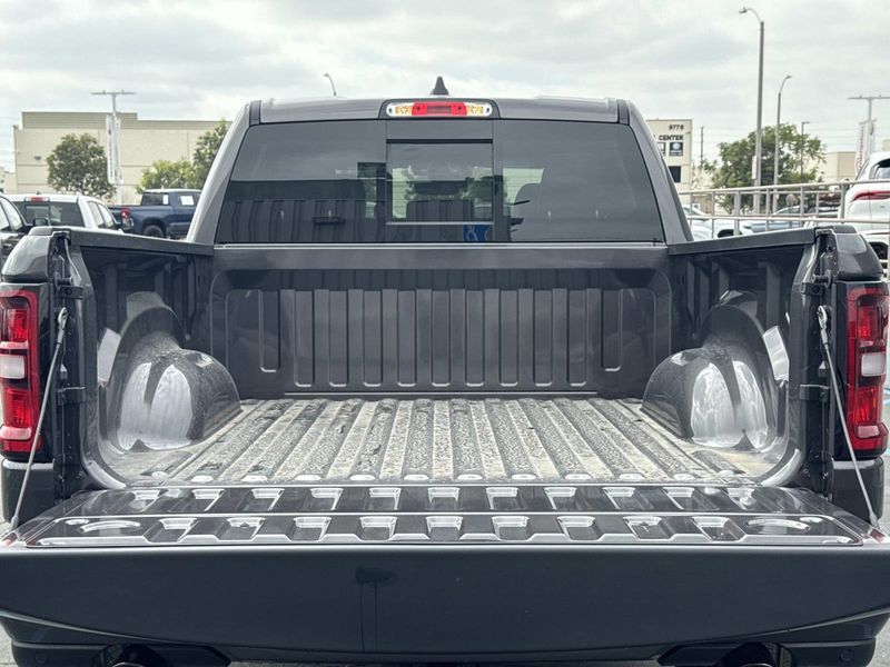 New 2026 RAM 1500 Laramie Crew Cab 4x2 5'7' Box