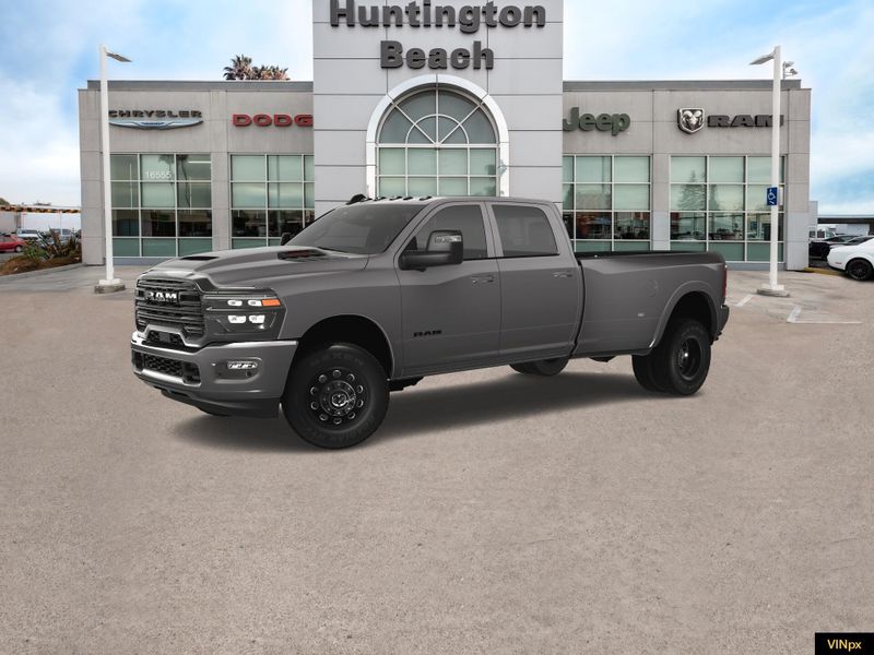 2025 RAM 3500 Laramie Crew Cab 4x4 DuallyImage 2
