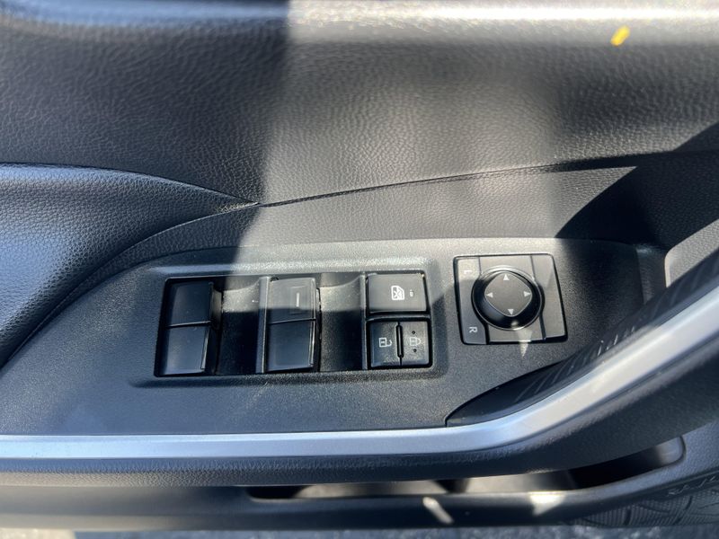 Used 2021 Toyota RAV4 XLEImage 6
