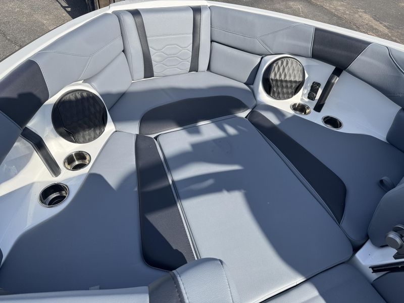 2025 MALIBU WAKESETTER 23 LSV Image 15