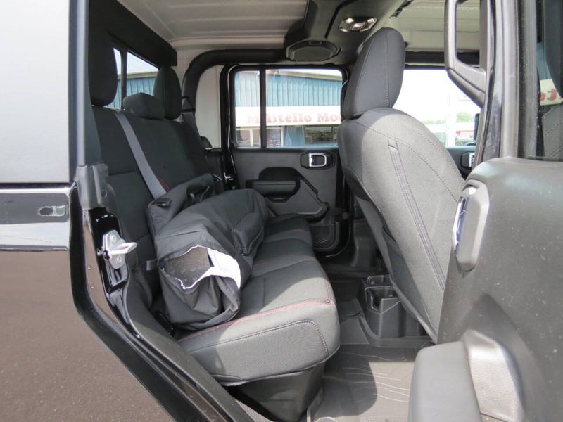 Used 2023 Jeep Gladiator Rubicon 4x4 4dr Crew Cab 5.0 ft. SBImage 22