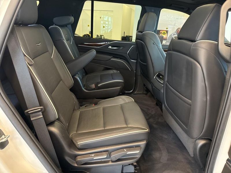 2022 Cadillac Escalade Premium Luxury