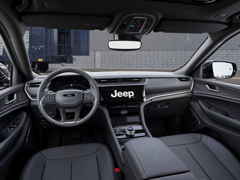 New 2026 Jeep Grand Cherokee L Limited 4x4Image 14