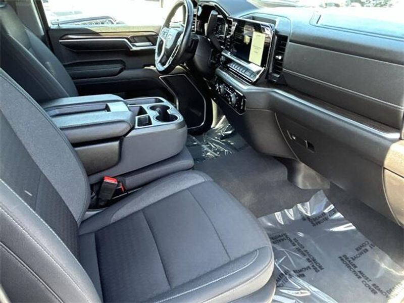 2022 Chevrolet Silverado LT photo 12