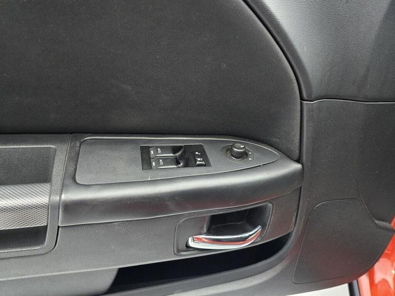 2013 Dodge Challenger R/T photo 10