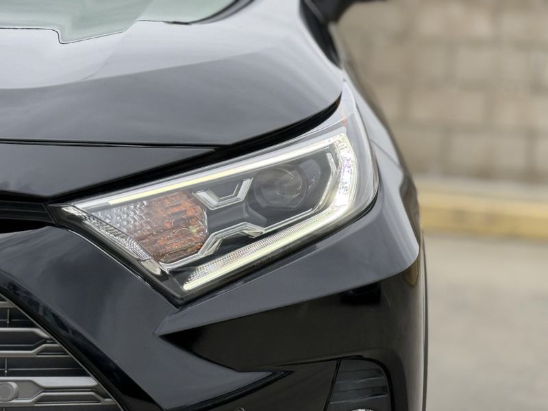 2021 Toyota RAV4 Hybrid LimitedImage 8