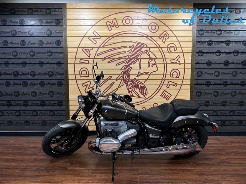 2022 BMW R 18 in a Manhattan Metallic Matte exterior color. Motorcycles of Dulles 571.934.4450 motorcyclesofdulles.com 
