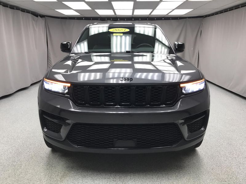 Used 2023 Jeep Grand Cherokee AltitudeImage 18